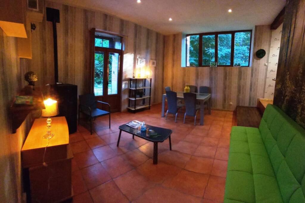Suite Dans Le Jardin Du Chateau Agonges Luaran gambar